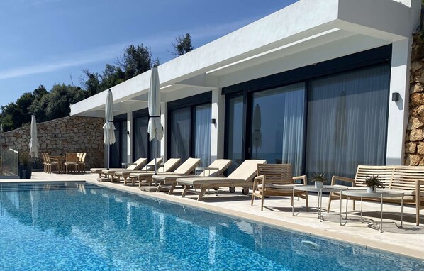 Een verwarmd zwembad