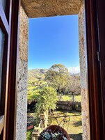 Habitación Confort con 1 cama doble o 2 individuales, vistas a la montaña | Vistas desde la habitación