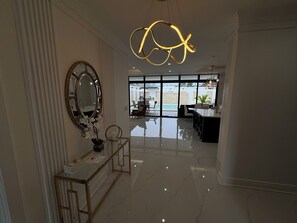 Interior - Luxury Volcano View (La Fortuna)