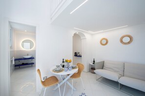 Deluxe Duplex, Sea View | Living area | 32-inch LED TV with digital channels - YourHome - Casa Lucente (Positano)