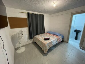 1 bedroom, desk, free WiFi, bed sheets