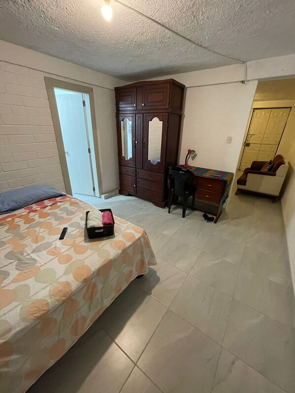 1 bedroom, desk, free WiFi, bed sheets