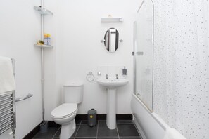 Sèche-cheveux, serviettes fournies