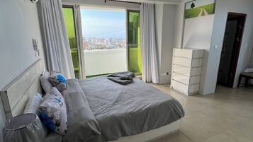 4 bedrooms, iron/ironing board, free WiFi, bed sheets