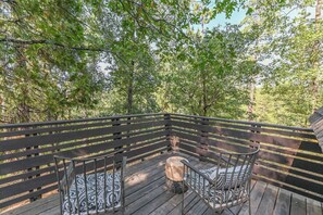 Terrace/patio - Cozy 1-bedroom Loft Apartment in Stanislaus National Forest by Historic Murphys (Arnold)