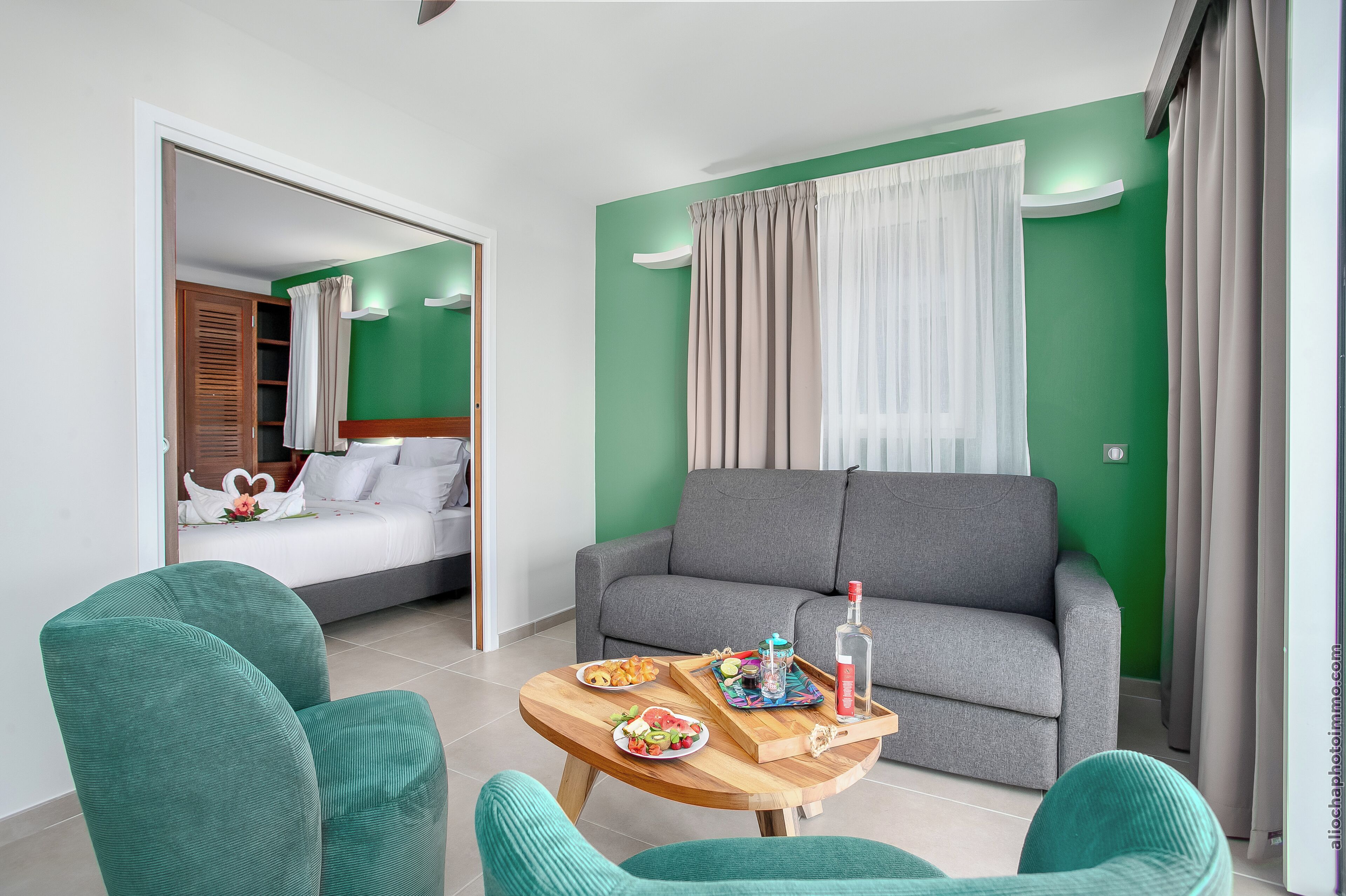 Bureau, espace de travail pour ordinateur portable