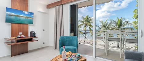 Exclusive Suite, Sea View | 1 bedroom, desk, laptop workspace, soundproofing