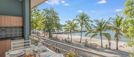 Exclusive Suite, Sea View | Desk, laptop workspace, soundproofing, free WiFi