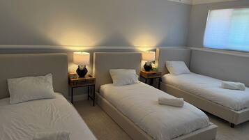 4 bedrooms, in-room safe, desk, iron/ironing board