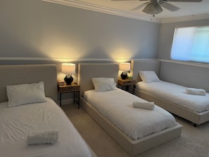 4 bedrooms, in-room safe, desk, iron/ironing board