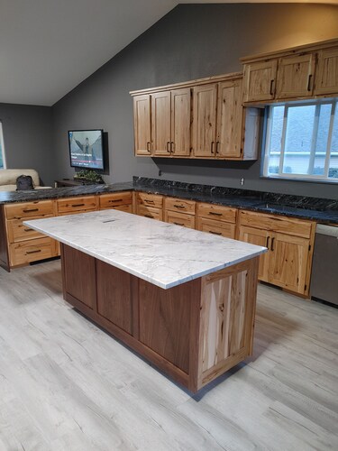 6-bedroom, 3 bath house with AC, WiFi. 30 min to ski slopes. 3 hrs to Zion.