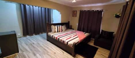 1 habitación y ropa de cama