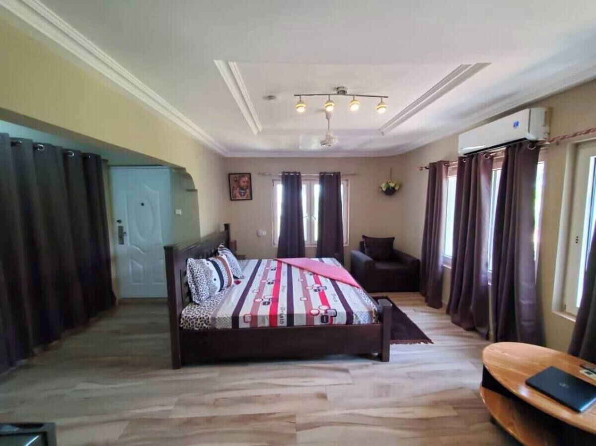 1 bedroom, bed sheets