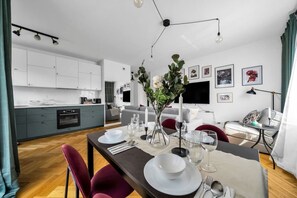 Dining - Skierniewicka Apt - Parking, Workspace, Balcony - by Rentujemy (Warszawa)