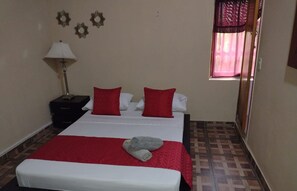 Classic Double Room, Garden View | Desk, free WiFi