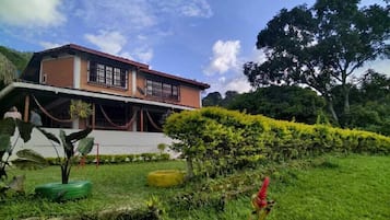 Fachada da propriedade