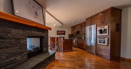 Rundle Cliffs Lodge by Canmore Premier