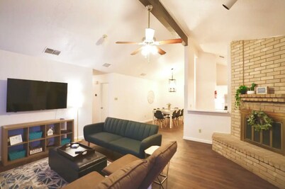 Home Away From Home! Near Sea World & Lackland