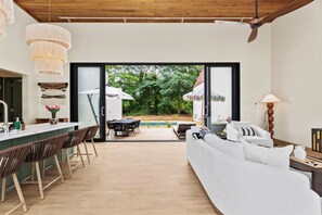 Villa - 2 sovrum (Riverfront with Pool) | Utsikt mot innergård