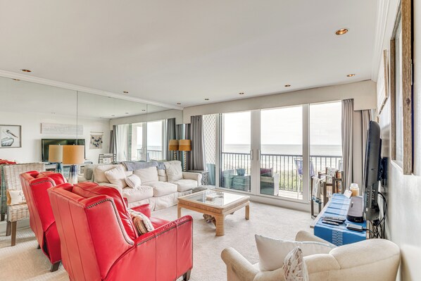TV - Oceanfront Atlantic Beach Condo w/ View! (Atlantic Beach)