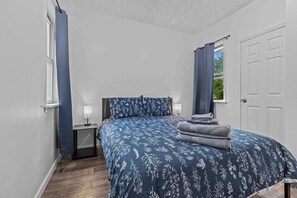 4 bedrooms, iron/ironing board, WiFi, bed sheets