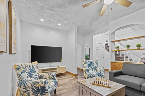 New Luxury & Spacious House in the Heart of Janesville