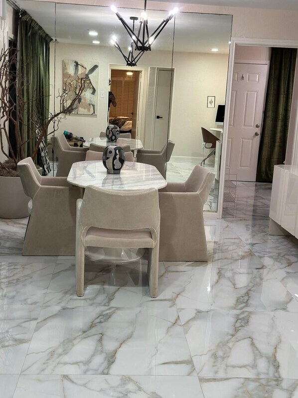 Dining - Highland park /Northpark Luxury Oasis Dallas (Dallas)