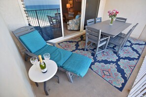 Outdoor dining - Shores of Panama 1928 - Beautifully Renovated 3 Bedroom/3 Bathroom + Bunk Room (Sleeps 10) (Panama City Beach)