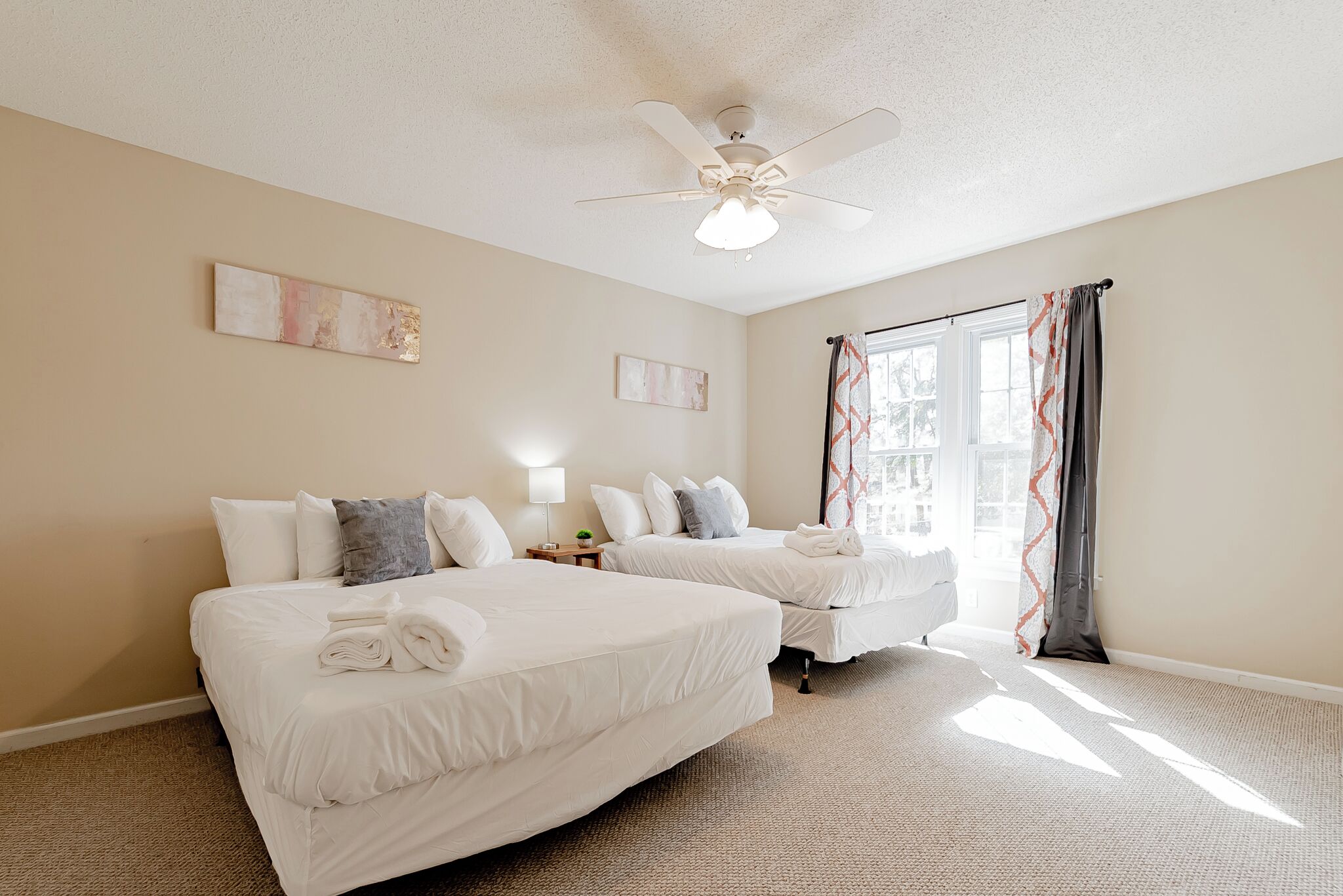 4 عدّة غرف نوم ومكواة/لوح كي وواي فاي مجانًا