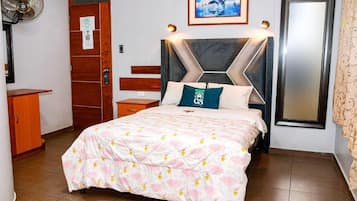 Superior Double Room | Hypo-allergenic bedding, down comforters, minibar, desk