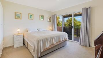 4 bedrooms, free WiFi, bed sheets