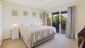 4 bedrooms, free WiFi, bed sheets