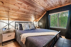 Una scrivania, ferro/asse da stiro, culla da viaggio, Wi-Fi