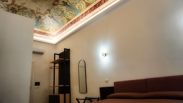 Classic Double Room, 1 Double Bed | Minibar, in-room safe, desk, laptop workspace - Al Duomo Suites (Monreale)