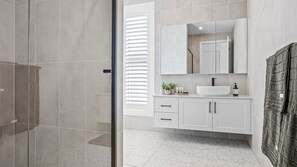 Shower, hair dryer, towels