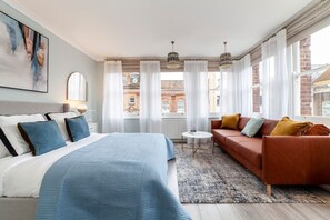1 bedroom, iron/ironing board, free WiFi, bed sheets - Bright Serviced Apartment In Mayfair, London (London)