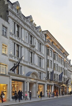 Point of interest - Bright Serviced Apartment in Mayfair, London  (London)