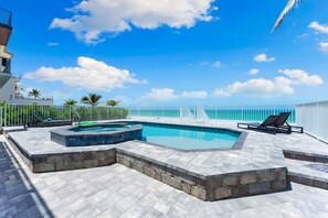 Piscina all'aperto, una piscina riscaldata