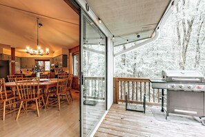 Outdoor dining - GUEST FAVORITE! Mountain Views, Golf, Hiking, Pickleball, FAMILY & PET Friendly (Dillard)