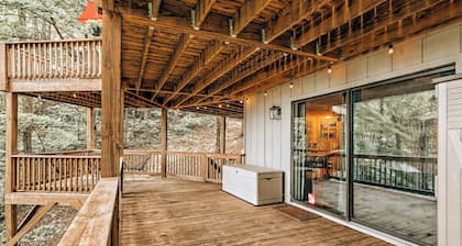 GUEST FAVORITE! Mountain Views, Golf, Hiking, Pickleball, FAMILY & PET Friendly