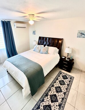 5 chambres, fer et planche à repasser, lit de bébé portatif