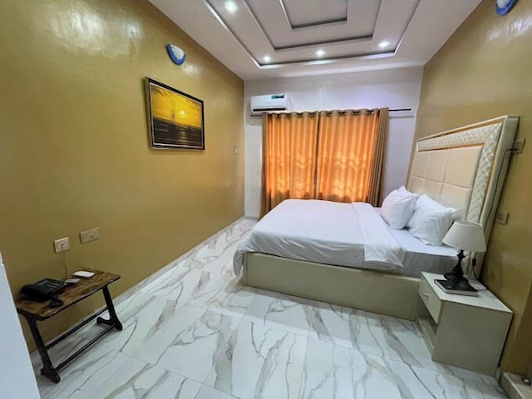 Deluxe Room, Balcony, City View