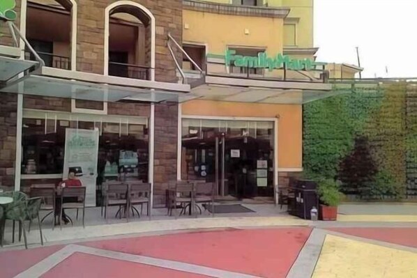 Exterior - Palm Tree Genlex Condo (Pasay)