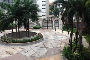 Unclassified image, 2 of 20, button - Palm Tree Genlex Condo (Pasay)