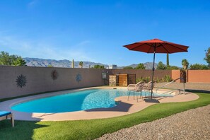 Pool - Mountain views! Big private yard with pool - heat optional with fee & spa! (Tucson)