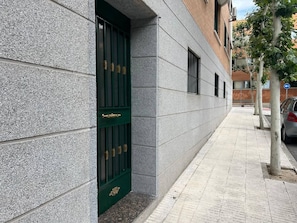 Exterior detail - A&R Santiago de Compostela (San Sebastian De Los Reyes)