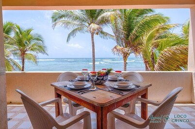 Balcony Beachfront Aquarium Condo, Fast-Free WIFI, Half Moon Bay, Akumal