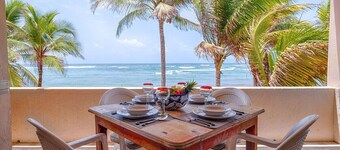 Balcony Beachfront Aquarium Condo, Fast-Free WIFI, Half Moon Bay, Akumal