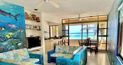 Balcony Beachfront Aquarium Condo, Fast-Free WIFI, Half Moon Bay, Akumal