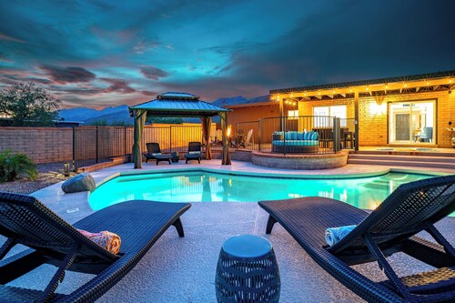 Desert Skies - Beautiful private Tucson home with great mountain views &  pool